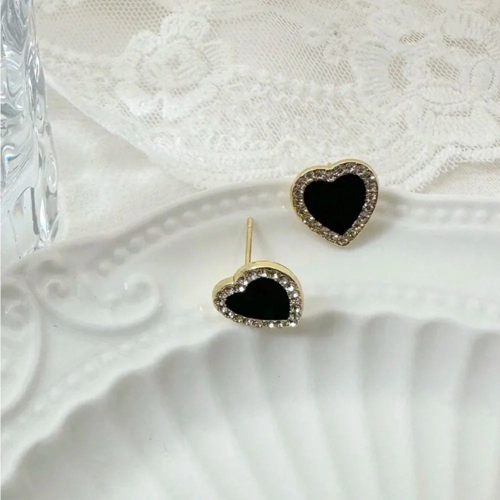 Luxe Romantic Black Heart Studs - Picture 3 of 4